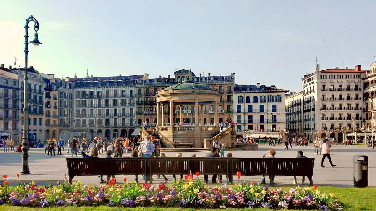 Plaza del Castillo de Pamplona al atardecer